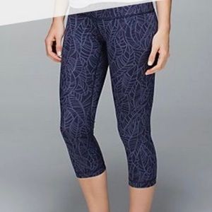 EUC Dark Gray Leaf Lululemon Crops